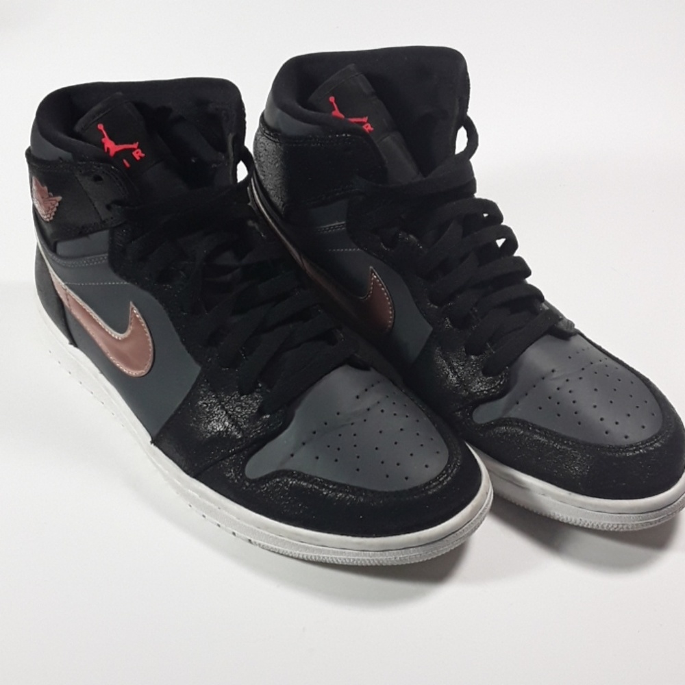 Jordan 1 retro high "Bronze medal" size 11